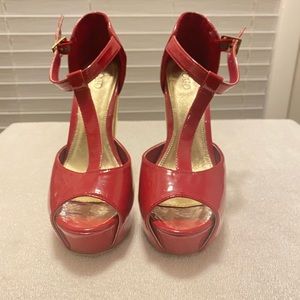 Catos ladies platform red patten leather heels 8 gently used